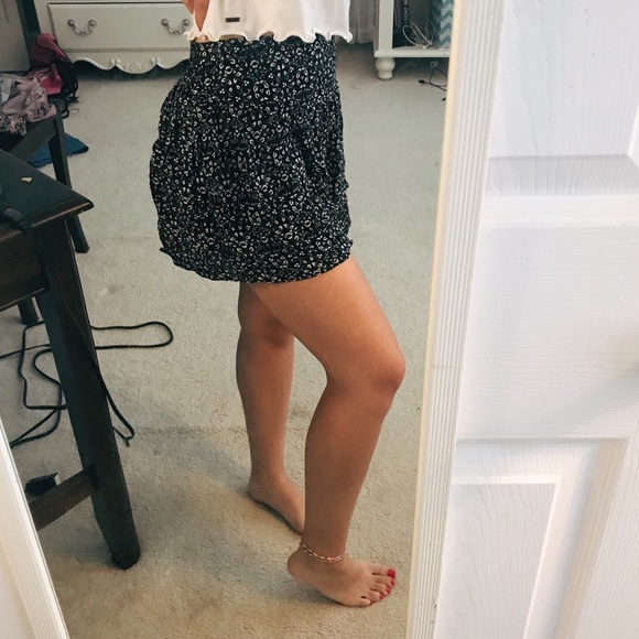 Black Flow Shorts - Picture 2 of 4